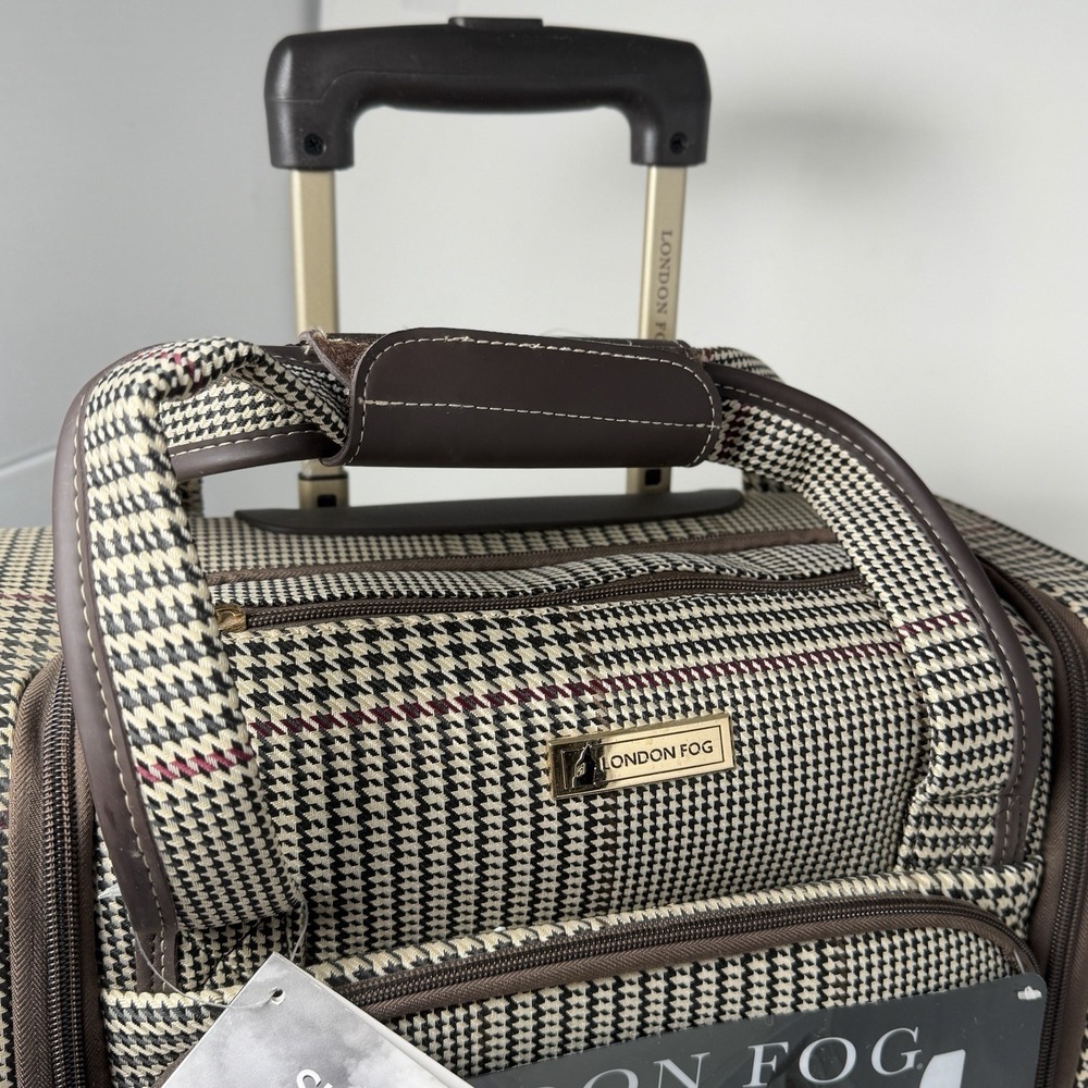 London Fog Under the Seat Carryon Sheffield Roller Bag Black 15IN Small Suitcase - Picture 6 of 16